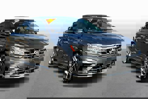 Used 2018 Volkswagen Passat 2.0T R-Line image 10