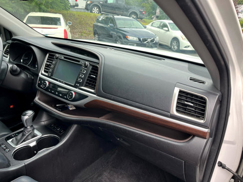 Used 2016 Toyota Highlander Limited image 18