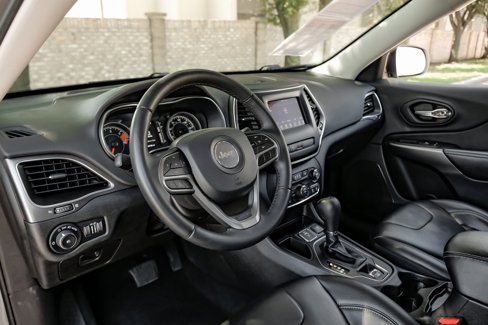Used 2019 Jeep Cherokee Latitude Plus image 25