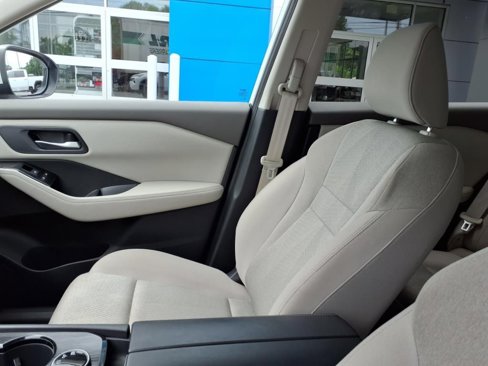 Used 2024 Nissan Rogue SV image 29