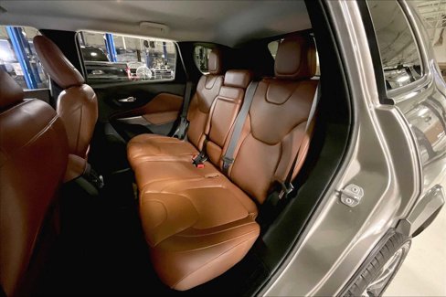 Used 2019 Jeep Cherokee Overland w/ Heavy Duty Protection Group image 19