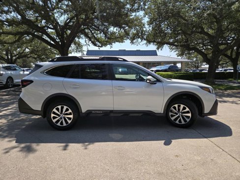 Used 2022 Subaru Outback Premium image 6