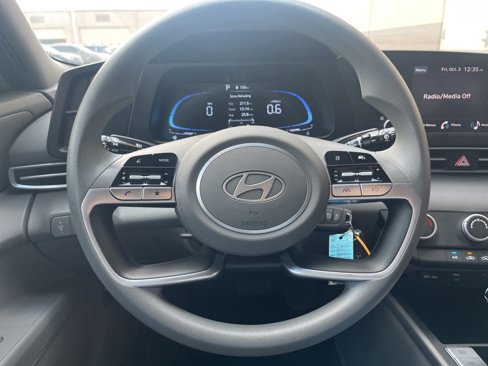 Certified 2025 Hyundai Elantra SE image 32