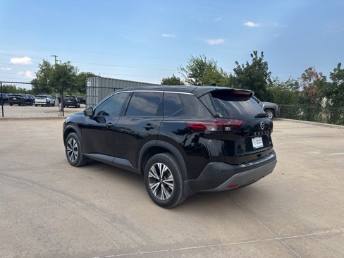 Used 2021 Nissan Rogue SV image 3