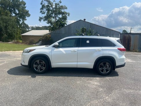 Used 2018 Toyota Highlander Limited Platinum image 3