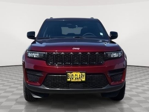 New 2025 Jeep Grand Cherokee Altitude image 8