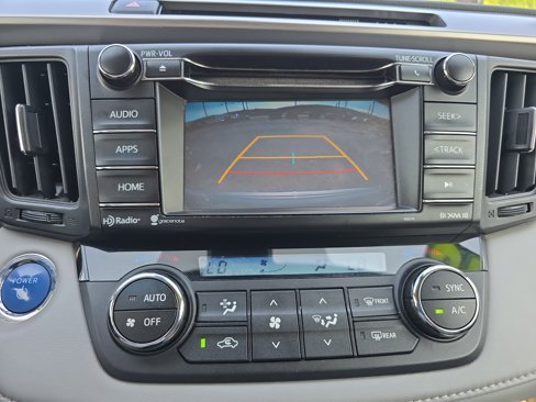 Used 2018 Toyota RAV4 LE image 25