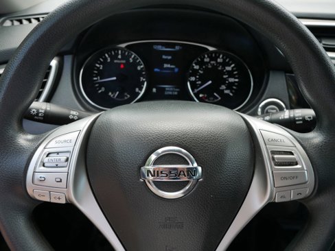 Used 2015 Nissan Rogue SV image 23