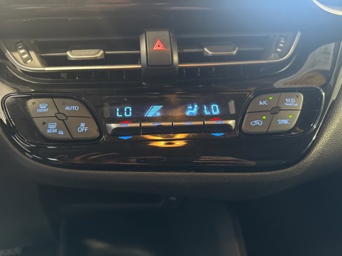 Used 2022 Toyota C-HR XLE image 41
