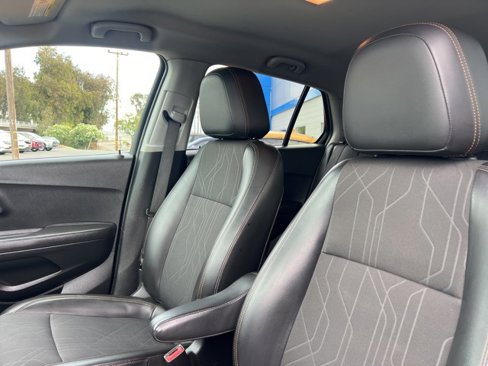 Used 2019 Chevrolet Trax LT w/ LT Convenience Package image 13