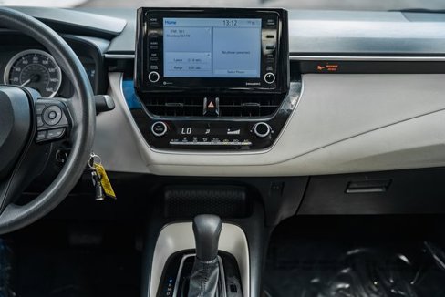 Used 2022 Toyota Corolla LE image 19