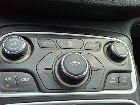 Used 2015 Chrysler 200 Limited w/ Spring Special Group image 12