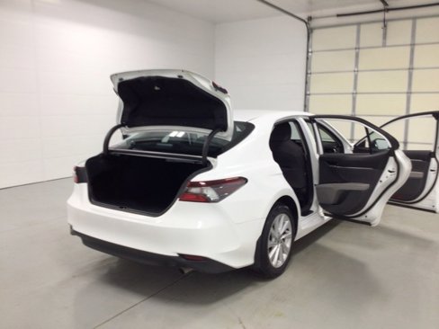 Used 2023 Toyota Camry LE image 10