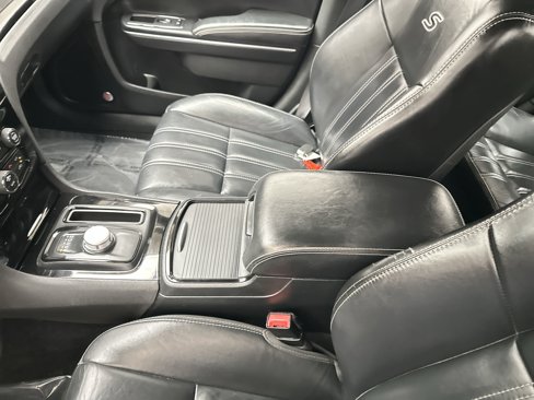 Used 2017 Chrysler 300 S image 35