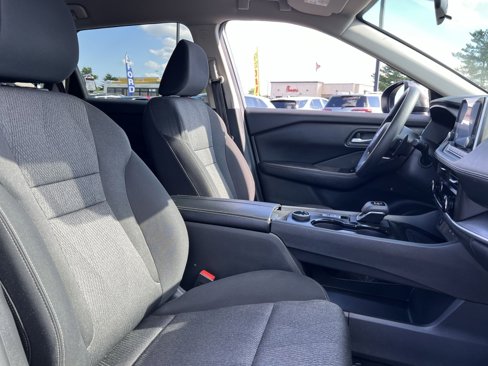 Used 2024 Nissan Rogue SV image 25