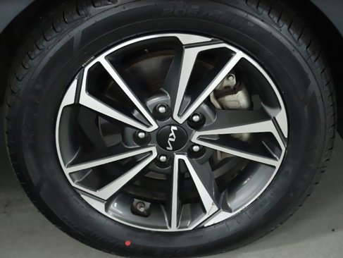 Used 2023 Kia Forte LXS image 10