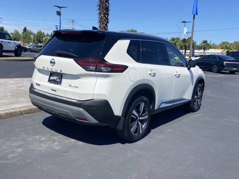 Used 2021 Nissan Rogue SL image 3