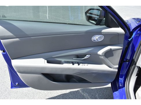 New 2025 Hyundai Elantra SE image 15