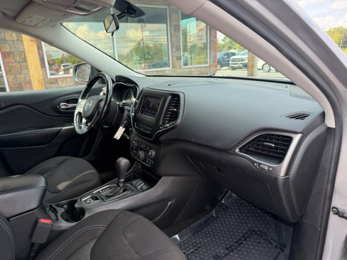 Used 2020 Jeep Cherokee Latitude w/ Cold Weather Group image 21