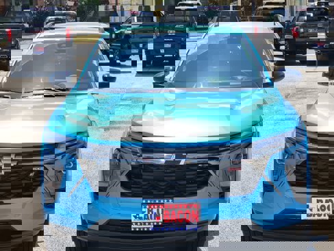 New 2025 Chevrolet Trax RS w/ Sunroof Package image 2