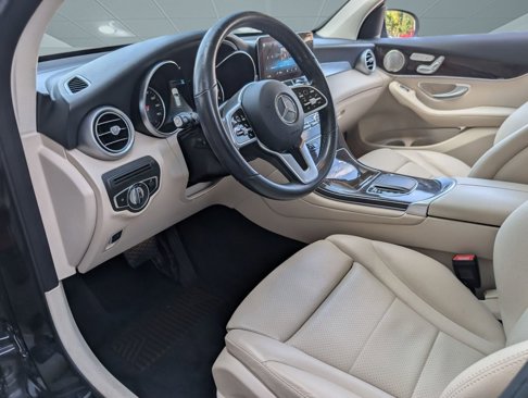 Used 2021 Mercedes-Benz GLC 300 image 4