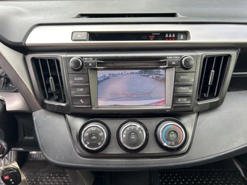 Used 2018 Toyota RAV4 LE image 23
