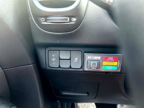 Used 2016 Kia Soul + image 16