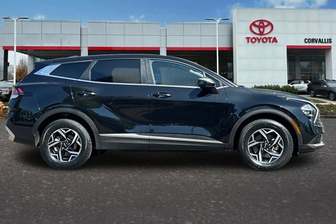 Used 2023 Kia Sportage LX image 3