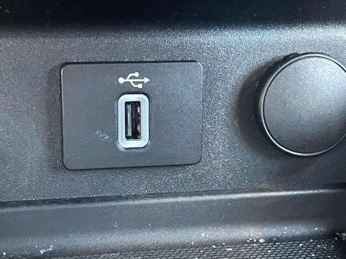 Used 2018 Ford Fusion SE w/ Equipment Group 201A image 19