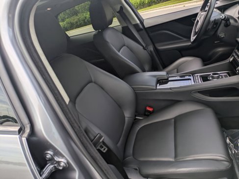 Used 2020 Jaguar F-PACE Premium image 31