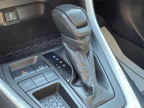 Used 2021 Toyota RAV4 XLE image 29