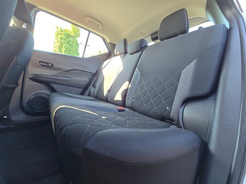 Used 2018 Nissan Kicks S image 19