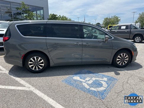 Used 2022 Chrysler Pacifica Touring-L image 34