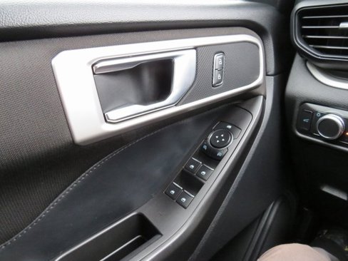 Used 2020 Ford Explorer XLT w/ Comfort Package image 22