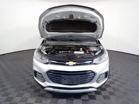 Used 2019 Chevrolet Trax LT w/ LT Convenience Package image 4