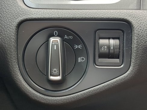 Used 2016 Volkswagen e-Golf SEL Premium image 55