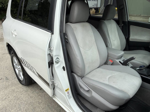 Used 2014 Toyota RAV4 EV image 15