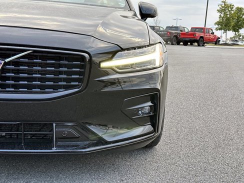Used 2022 Volvo S60 B5 Momentum image 11