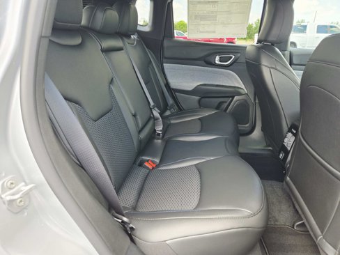 New 2025 Jeep Compass Latitude image 14