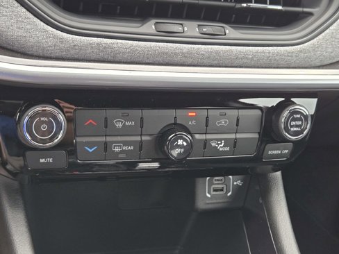 New 2025 Jeep Compass Latitude image 28