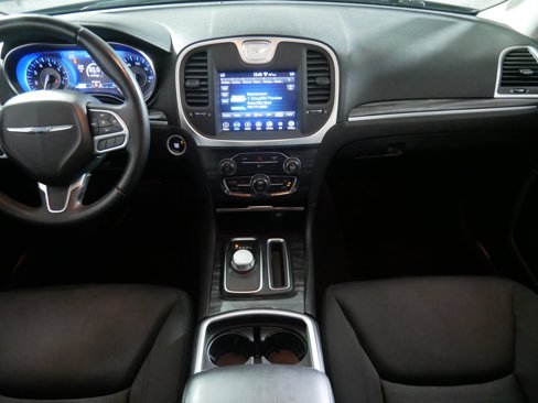 Used 2018 Chrysler 300 Touring image 10