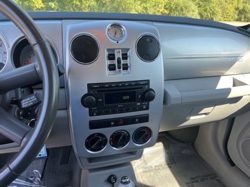 Used 2010 Chrysler PT Cruiser image 11