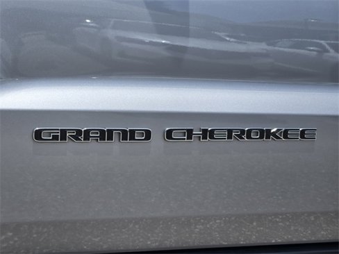Used 2019 Jeep Grand Cherokee Limited w/ Luxury Group II image 4
