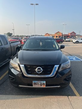 Used 2019 Nissan Pathfinder S image 1