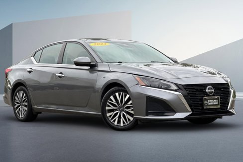 Used 2023 Nissan Altima 2.5 SV image 2