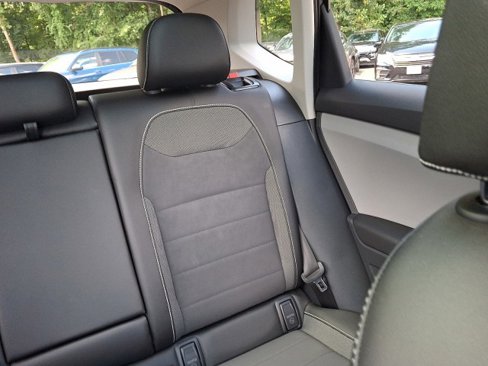 Certified 2022 Volkswagen Taos SE w/ Panoramic Sunroof Package image 20