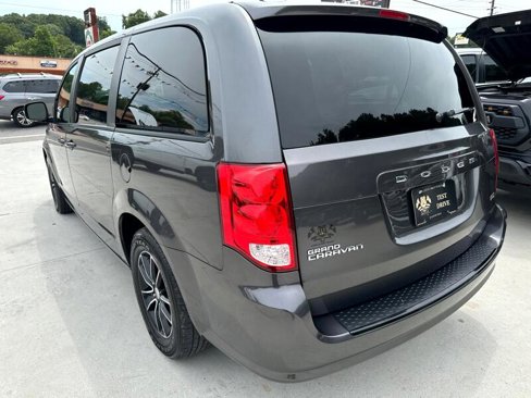 Used 2019 Dodge Grand Caravan SE image 5