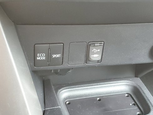 Used 2018 Toyota RAV4 LE image 26