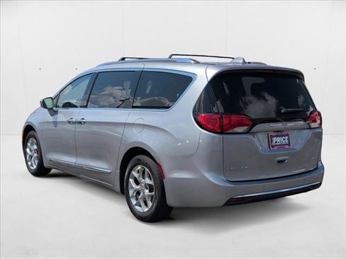 Used 2018 Chrysler Pacifica Limited image 8