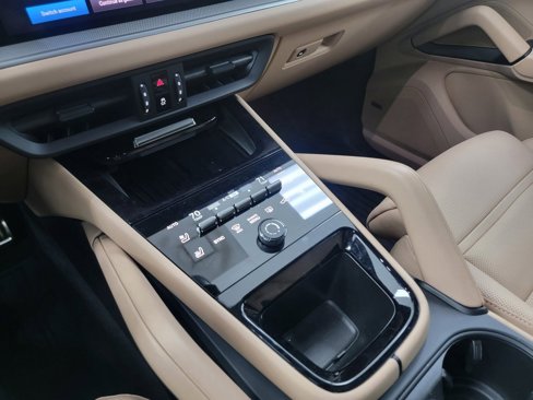 Used 2024 Porsche Cayenne S image 22
